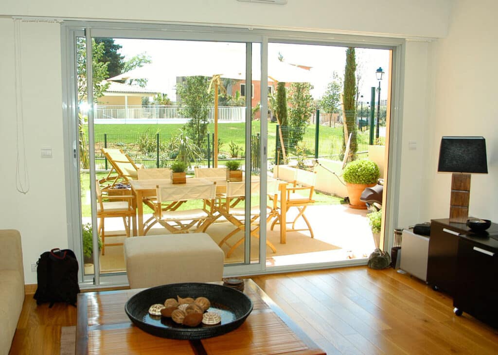 Menuiseries aluminium à Rognes Store Honorat